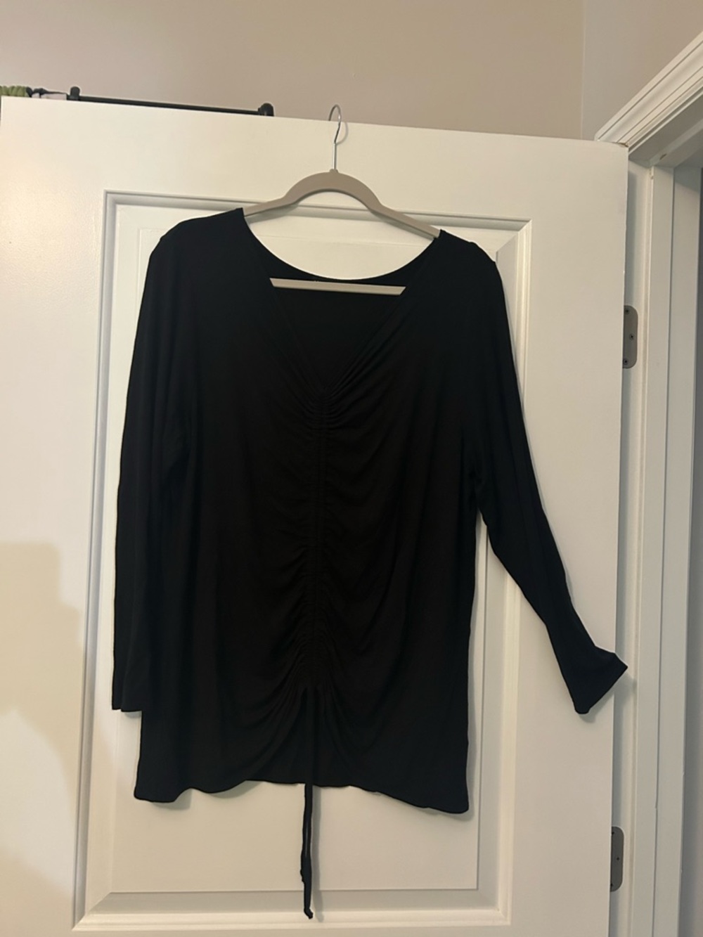 Kim & Cami Black Ruched Drawstring Long-Sleeve tunic top